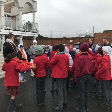 Year 5 visit the Guru Nanak Gurdwara in Luton